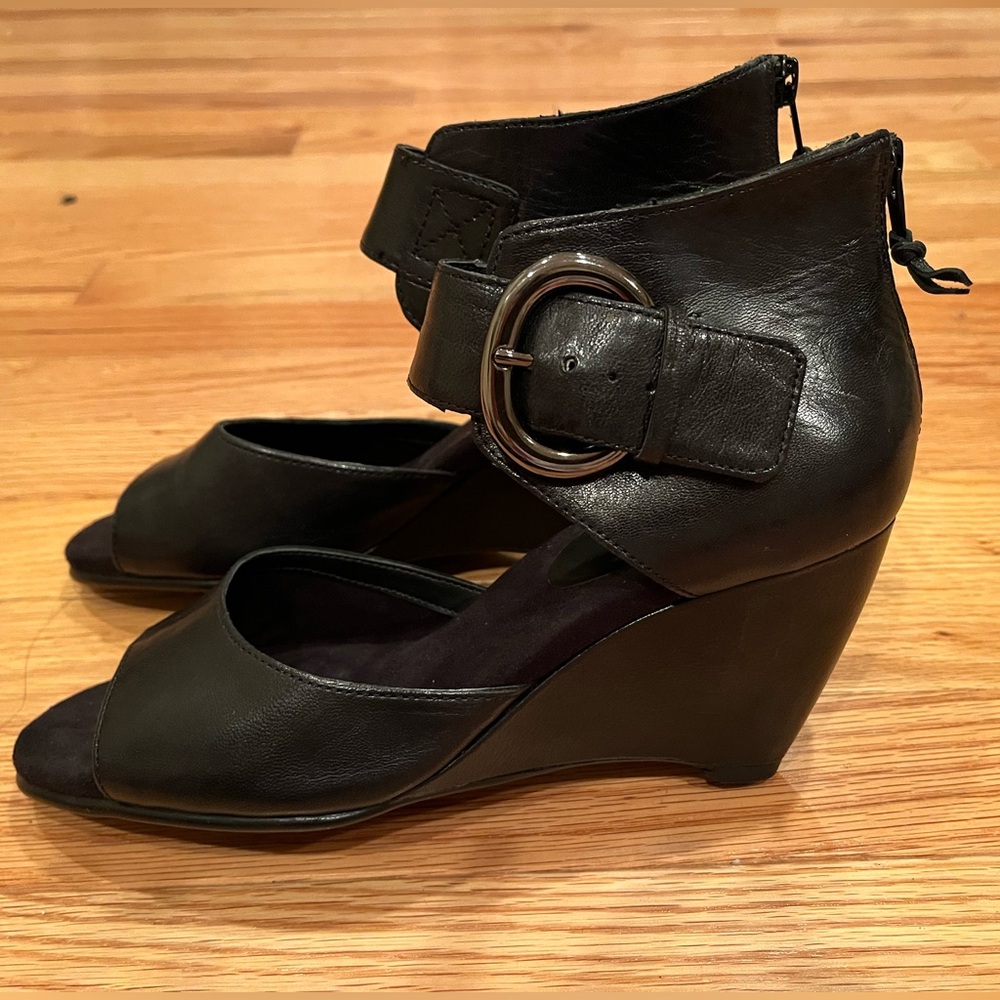 Aerosoles Heerest Sound System Leather Sandals Black, Sz. 8 EXCELLENT CONDITION